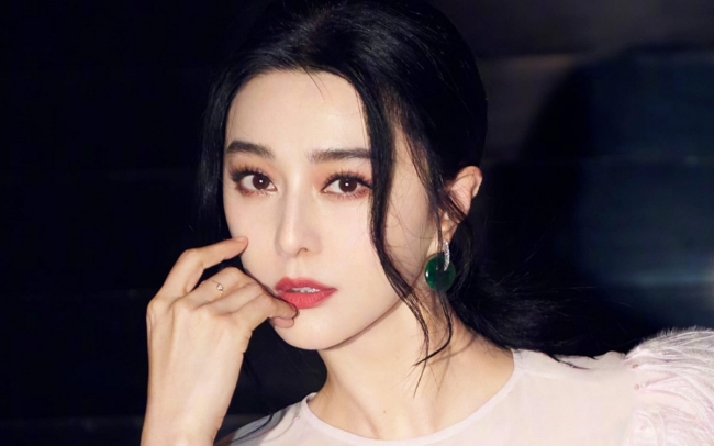 Phạm Băng Băng come back cực 'cháy' hậu bị phong sát, đóng hẳn phim đồng tính nữ với Lee Joo Young