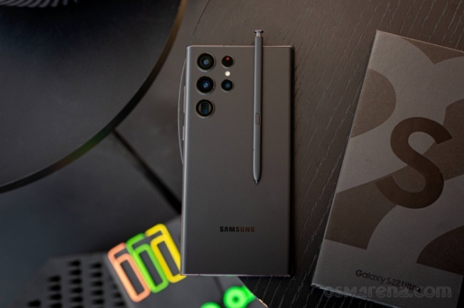 Giá Galaxy S22 Ultra tháng 2/2023: Giảm cực cháy sau khi Galaxy S23 Ultra ra mắt, đánh quỵ iPhone 14