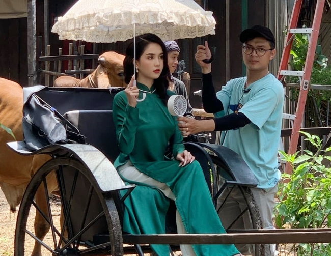 Bị chê khoe thân phản cảm nhiều, Ngọc Trinh nay diện áo dài thướt tha khiến CĐM mê mẩn