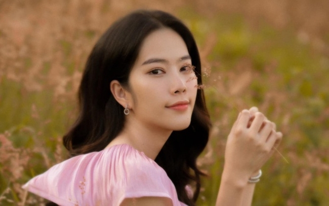 Phản ứng của khán giả khi Nam Em thừa nhận không thuộc lời bài hát biểu diễn?
