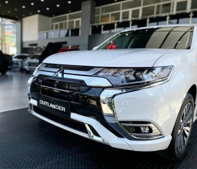 Giá lăn bánh Mitsubishi Outlander tháng 2/2023: Ưu đãi chồng chất, đe nẹt Honda CR-V và Mazda CX-5