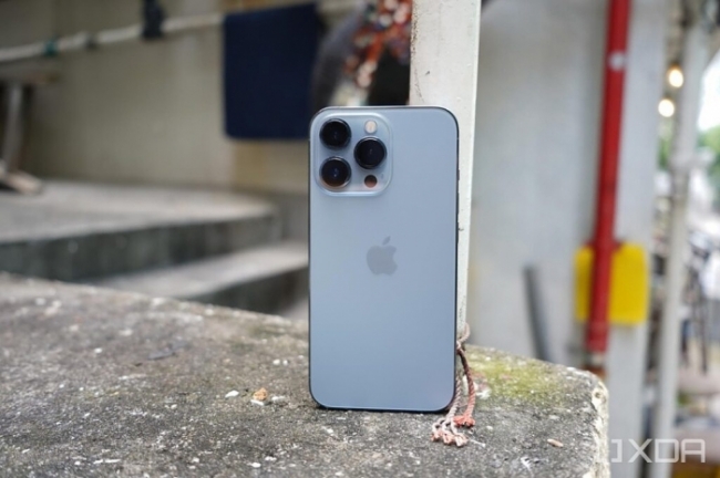 Giá iPhone 13 Pro Max tháng 2/2023, đại lý bán xả, giá cực thơm, hút khách chốt đơn mạnh