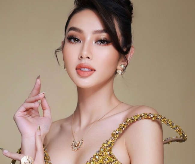 Hoa hậu Thùy Tiên đeo trang sức có giá trị bằng cả ngôi nhà lên thảm đỏ