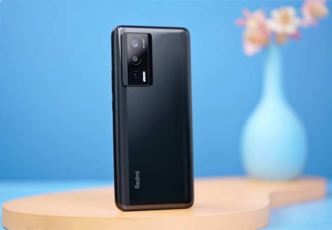 Trên tay Redmi K60 Pro vua gaming giá rẻ với chip Snapdragon 8 Gen 2 như Galaxy S23 Ultra