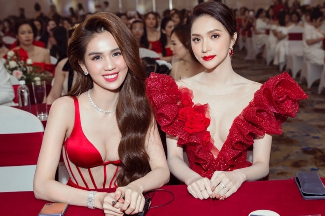 Hương Giang Idol rao bán một vật giá trị, CĐM réo tên Ngọc Trinh trong vụ ồn ào khoe của