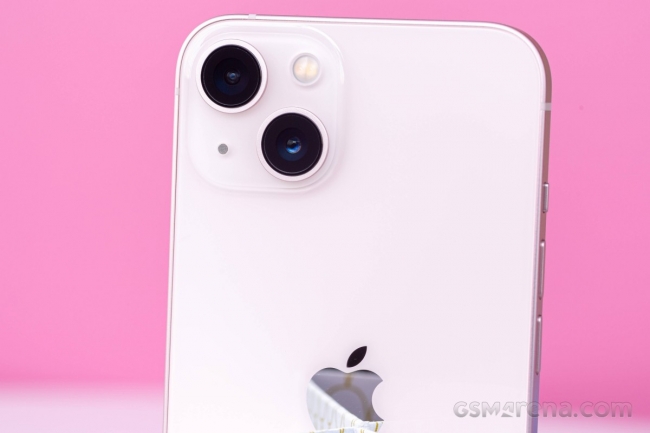 Giá iPhone 13 tháng 2/2023, sát mốc 17 triệu, lăm le đưa Galaxy S22 vào thế khó