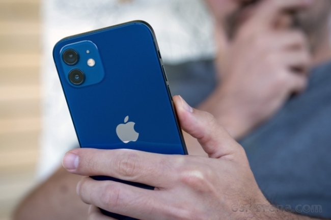 Giá iPhone 12 tháng 2/2023, sụt mạnh khó tin, rẻ đến mức khiến Galaxy S22 'giật bắn mình'
