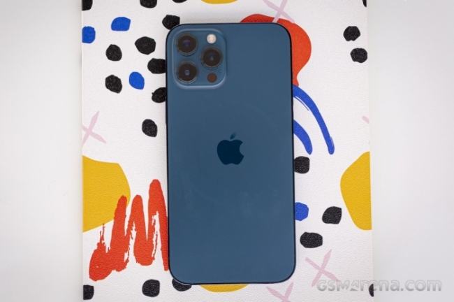 iPhone 12 Pro Max giá tháng 2/2023, iPhone cao cấp màn hình cực lành, giá rẻ dùng ngon vài năm nữa