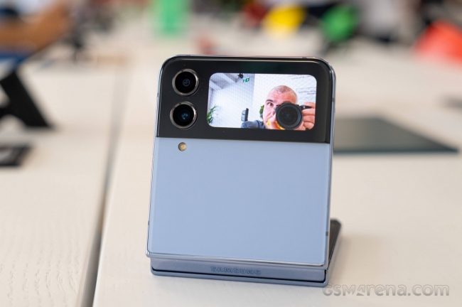 Giá Galaxy Z Flip 4 cập nhật mới nhất: Giảm sâu kịch sàn, rẻ ngang iPhone 12 mini