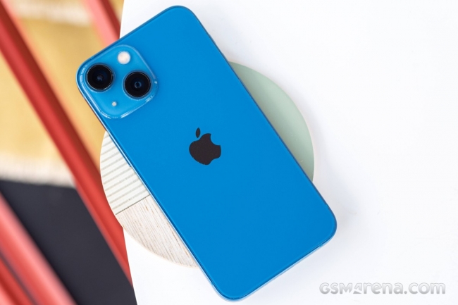 Giá đập hộp iPhone 13 mini cuối tháng 2 giảm sâu, tiếp tục ‘cháy hàng’ trên diện rộng