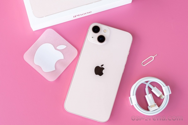 Giá iPhone 13 cập nhật mới nhất tháng 3: Giảm hơn 12 triệu còn đáng mua?