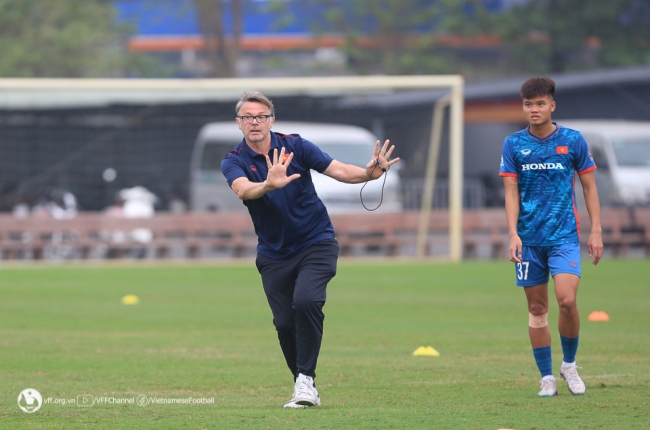 Lên kế hoạch giúp ĐT Việt Nam dự World Cup, HLV Philippe Troussier đưa ra yêu cầu khó tin với VFF
