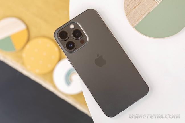 Apple bắt đầu bán iPhone 13 tân trang giá rẻ giật mình khiên dân tình phát thèm