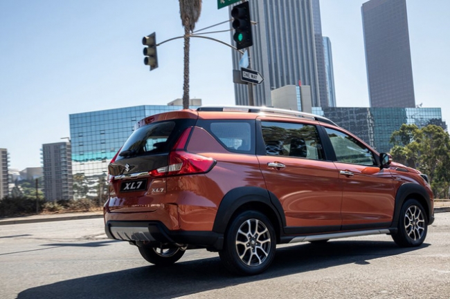 Giá xe Suzuki XL7 lăn bánh tháng 3/2023: Rẻ giật mình, Mitsubishi Xpander Cross ‘lâm nguy’