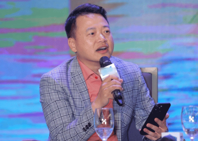 Shark Bình phản hồi khi netizen lo ngại Đào Lan Hương sẽ buồn phiền khi Phương Oanh đi ăn cùng 2 con