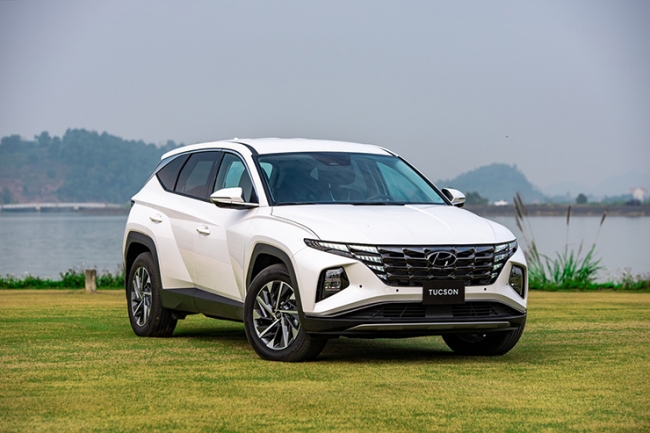 Giá lăn bánh Hyundai Tucson tháng 3/2023: Quá hấp dẫn với khách Việt, làm Honda CR-V ‘ngẩn ngơ’