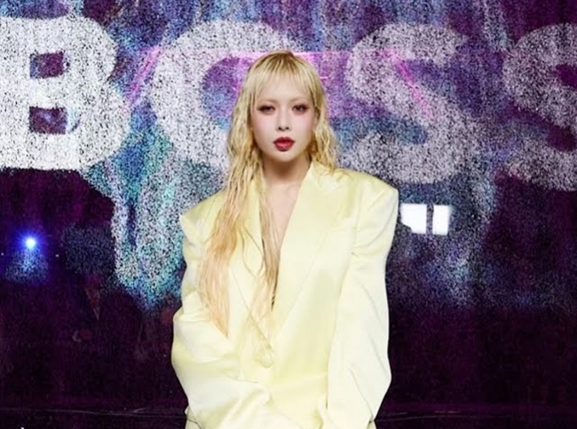 Netizen choáng váng trước tạo hình mới của HyunA khi đi sự kiện thời trang