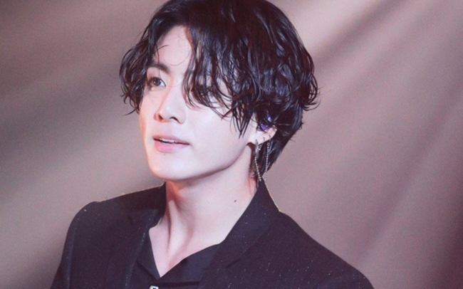‘Không cần’ BTS, Jungkook vẫn ‘chễm chệ’ top 5 ngôi sao Hallyu được yêu thích nhất quốc tế
