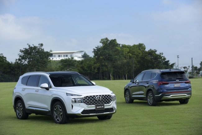 Hyundai Santa Fe với giá lăn bánh cực hời trong tháng 3/2023 khiến Toyota Fortuner phải ‘ngẩn ngơ’