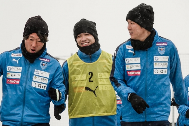 Công Phượng đá chính cho Yokohama FC, ngôi sao ĐT Việt Nam nhận 'gáo nước lạnh' từ đối thủ nghiệp dư