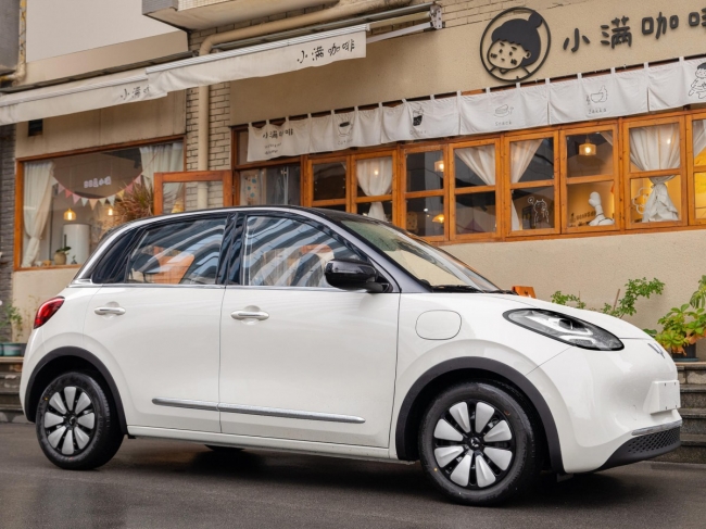 Xe điện Wuling chính thức ra mắt vào ngày mai, giá bán dự kiến chỉ từ 238 triệu đồng