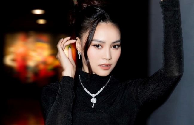 Từ chối chụp hình cùng fan, Ninh Dương Lan Ngọc vẫn được khen ngợi vì thái độ gần gũi, vui vẻ