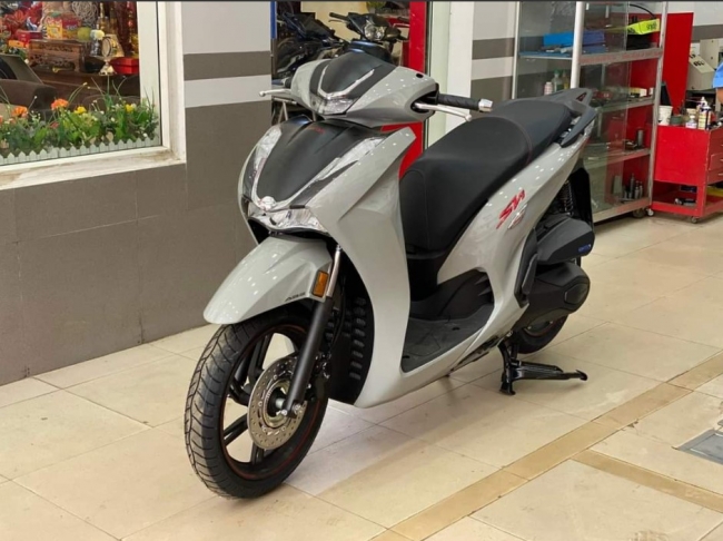 ‘Vua tay ga’ Honda SH 350i giảm giá kỉ lục hút khách Việt, rẻ gần bằng SH 150i