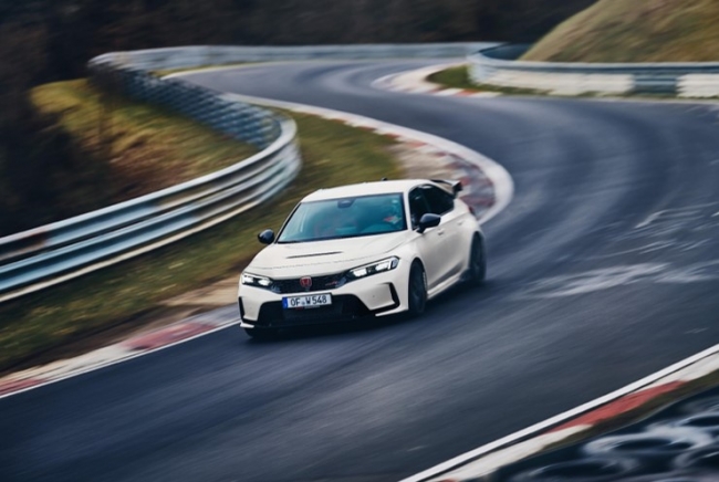 Honda Civic Type R lập kỷ lục thời gian mới cho xe dẫn động cầu trước tại đường đua Nürburgring