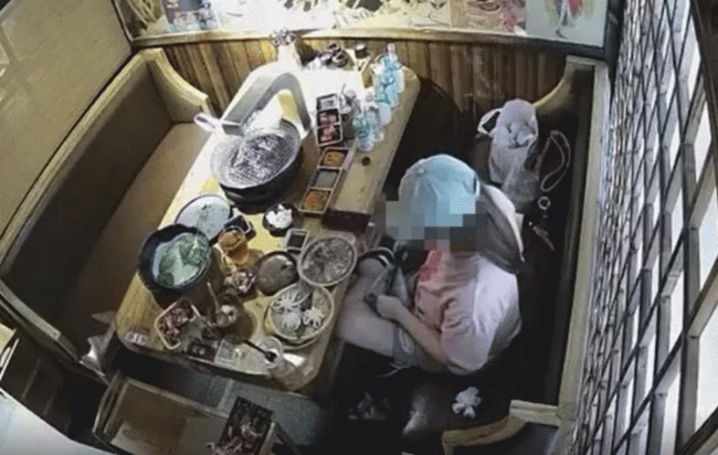 Netizen xôn xao việc cô gái bị chủ nhà hàng phạt 150 triệu đồng khi lấy đồ ăn buffet thừa mang về