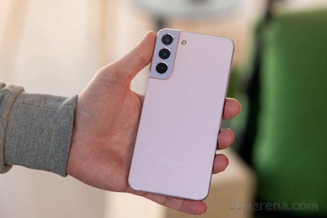 Giá đập hộp Galaxy S22 Plus giảm kỷ lục cả chục triệu đồng, bỏ xa cả iPhone 13 lẫn Xiaomi 12 Pro