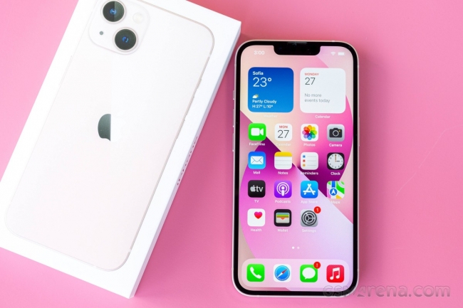 iPhone 13 chốt giá 16 triệu cuối tháng 5, quyết không cho Galaxy S22 Ultra ‘vượt mặt’
