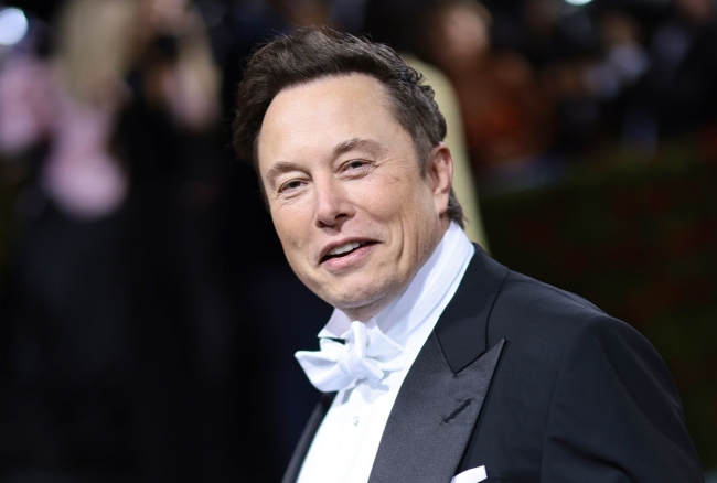 Tỷ phú Elon Musk 'vượt mặt' Bernard Arnault giành lại vị trí người giàu nhất thế giới