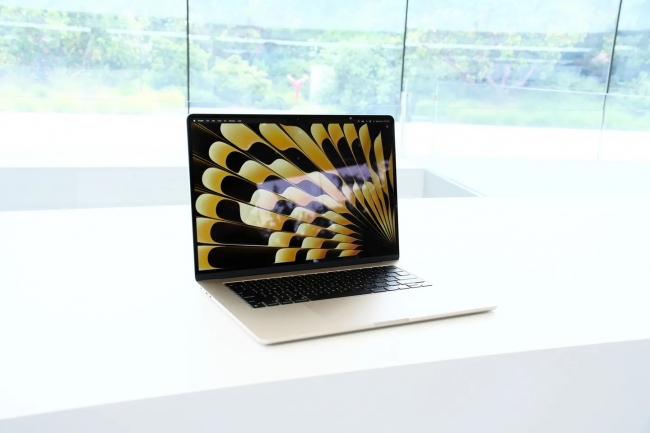 MacBook Air 15 inch chốt giá đập hộp chính hãng rẻ bất ngờ, dân tình 'nôn nóng' xuống tiền ngay