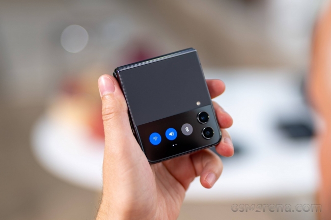 Giá Galaxy Z Flip4 tháng 7/2023 giảm cực cháy, rẻ hơn cả iPhone 12, khách Việt chốt đơn mỏi tay