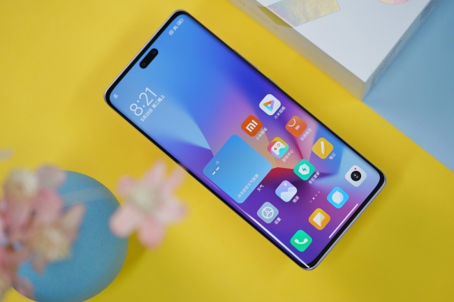 Cực phẩm giống iPhone 15 Plus giá bình dân lộ diện, trang bị cực đỉnh dễ là vua tầm trung