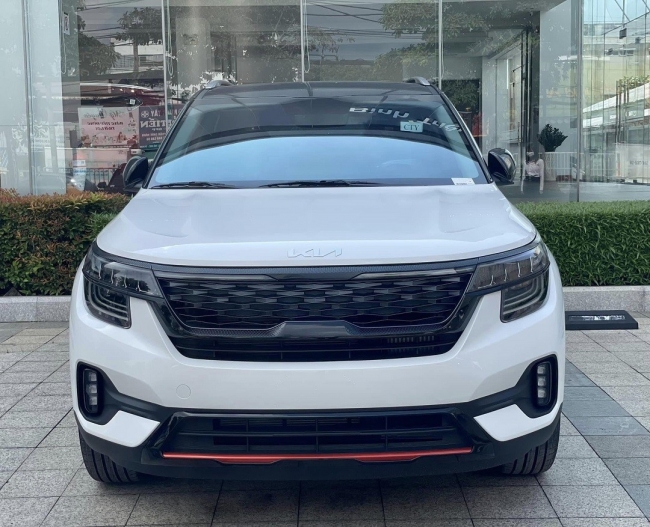 Ảnh thực tế Kia Seltos X-Line vừa về đại lý: Ngoại hình đẹp long lanh, giá 709 triệu đồng