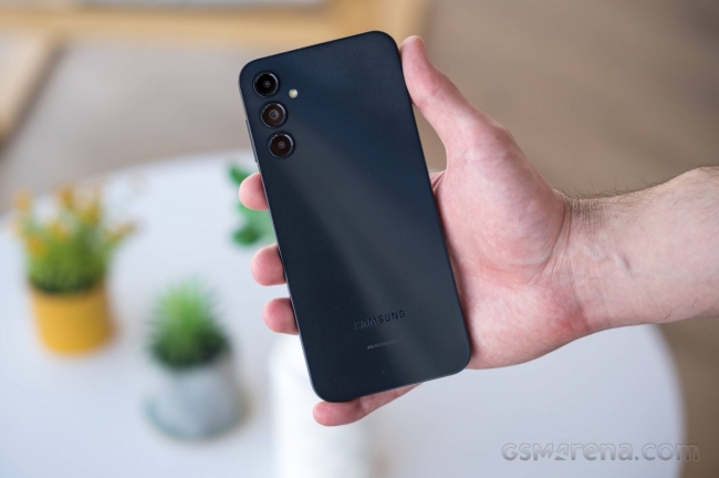 Cầm 4.5 triệu mua ngay vua điện thoại 5G giá rẻ Samsung, thiết kế đẹp chẳng kém Galaxy S23 cao cấp