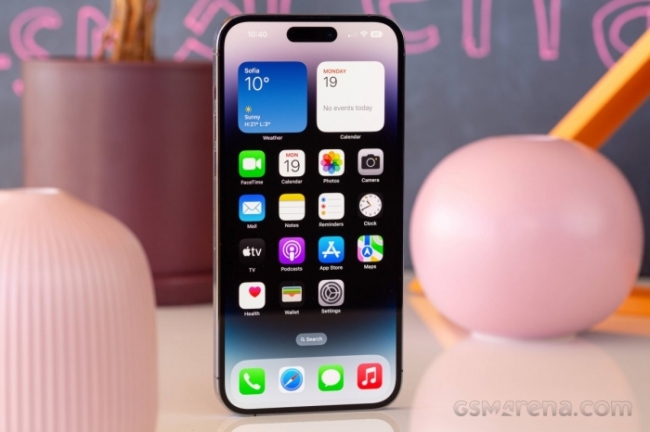 iPhone 15 Pro Max sắp mở bán nhưng đàn anh của nó vẫn quá mạnh, chắc ngôi vua doanh số 2023 