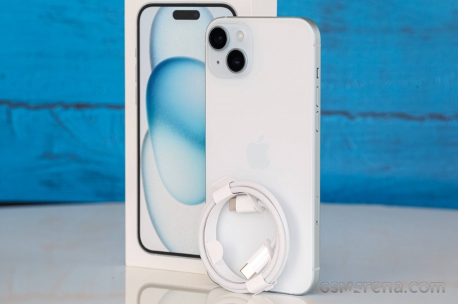 Đập hộp iPhone 15 Plus màu xanh dương nhạt: Camera xịn sò như iPhone 15 Pro Max, có Dynamic Island