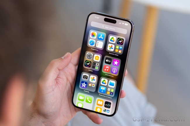 iPhone 15 Pro Max giá cao vẫn cháy hàng, iPhone 14 Pro Max tiếp tục giảm sâu hút khách Việt