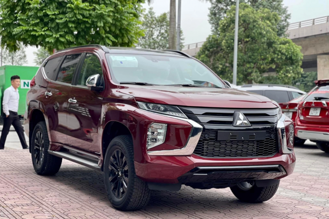 ‘Kình địch’ của Toyota Fortuner ra mắt phiên bản mới đẹp lung linh, giá bán đe nẹt Ford Everest