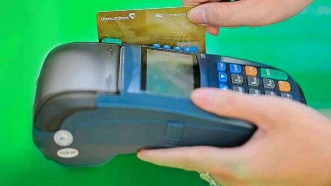 Chính phủ yêu cầu không dùng tiền mặt thanh toán tiền điện, nước, học phí ở đô thị