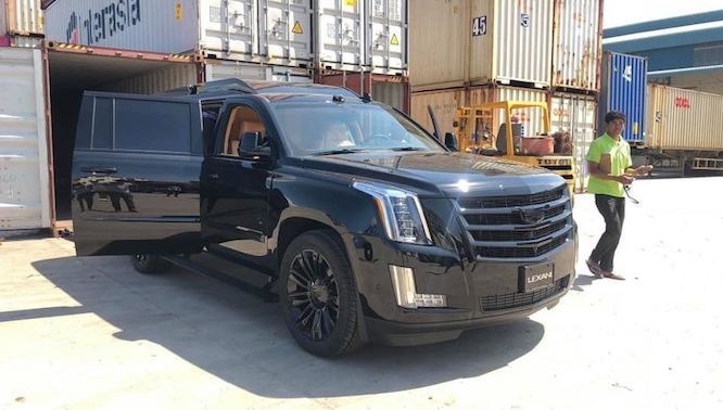 'Chuyên cơ mặt đất' Cadillac Escalade độ Lexani hàng độc, gắn TV 48 inch lên đường về Việt Nam