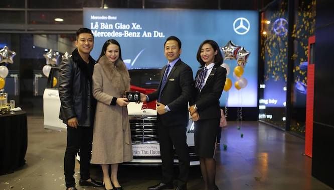 Vợ chồng ca sỹ Tuấn Hưng tậu thêm xe sang Mercedes-Benz S-Class trước Tết