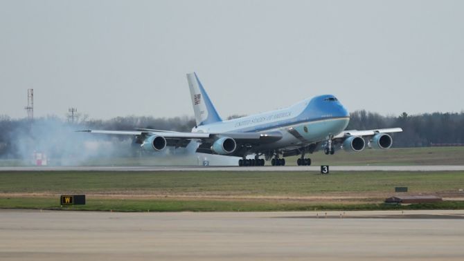 Chi phí hàng triệu USD cho mỗi chuyến công du của Air Force One