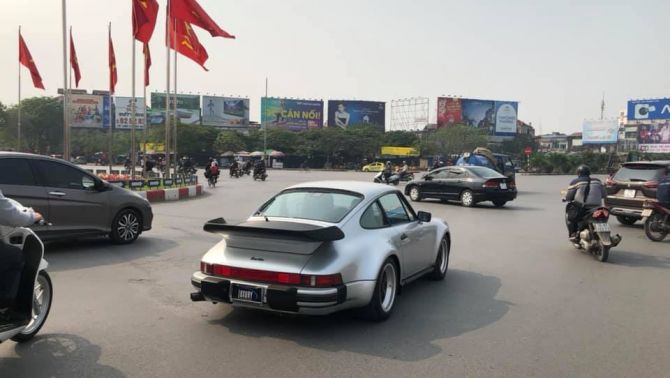 Porsche 911 Turbo có tuổi đời cao nhất Việt Nam bất ngờ tái xuất trên đường phố Hải Phòng