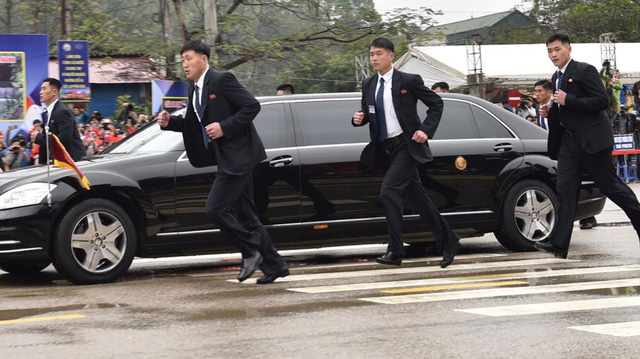 Đây là nguyên nhân khiến đội ngũ cận vệ của ông Kim Jong Un luôn phải chạy theo xe nguyên thủ