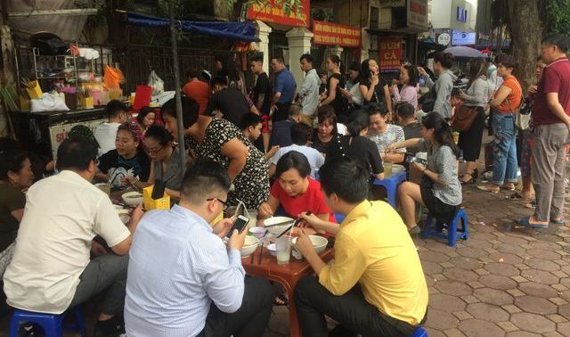 Lạ lùng những quán ăn 'chửi khách như tát nước' chỉ có ở Hà Nội