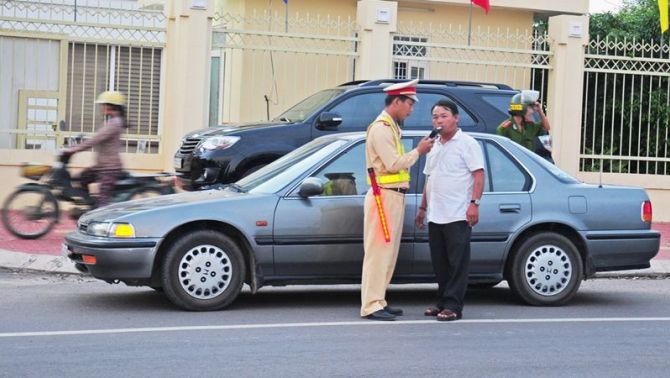 “Giá niêm yết” các vi phạm giao thông người Việt đi ô tô hay mắc phải