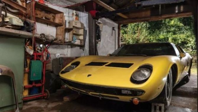 'Bò vàng' Lamborghini đời 1969 vô chủ, xếp xó trong gara được định giá gần 30 tỷ